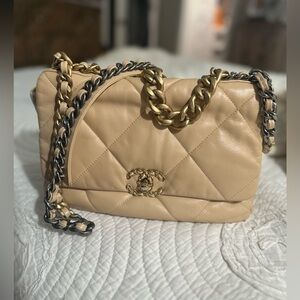 Chanel 19 Large Beige
